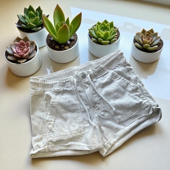 American Eagle Outfitters Cream Jean Shorts Distressed Cuffed - Picture 1 of 4